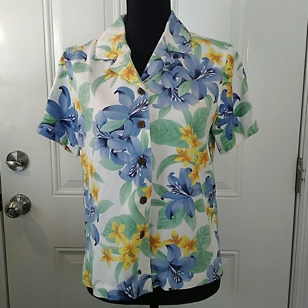 Caribbean Joe button front floral print blouse